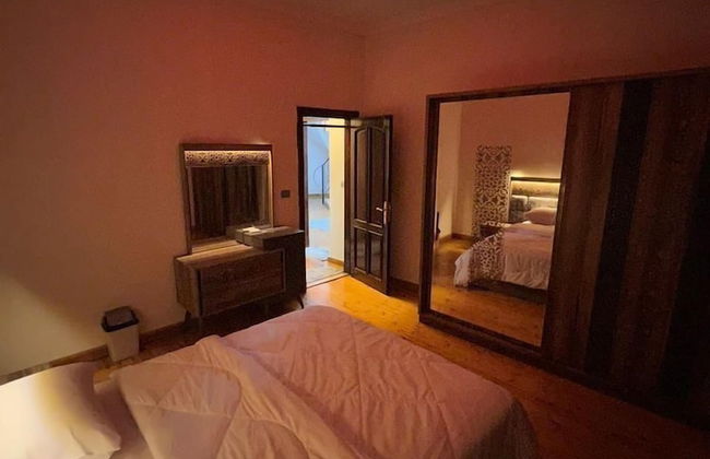 Villa With Garden In Beverly Hills - Photo 2