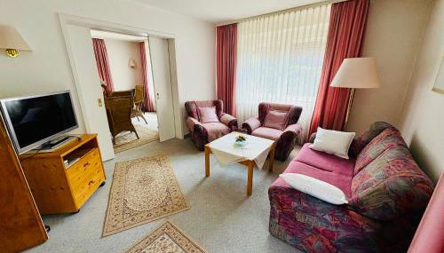 Ferienhaus Oesterle - Idyllisches Schwarzwaldhaus am Bach mit Terrasse & Balkon - Foto 2