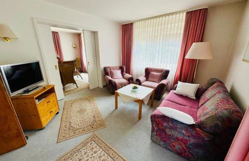 Ferienhaus Oesterle - Idyllisches Schwarzwaldhaus am Bach mit Terrasse & Balkon - Foto 2