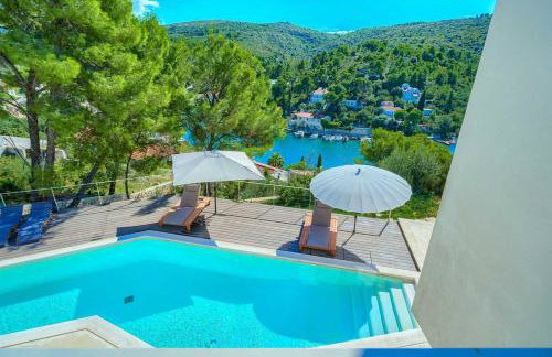 NEW Villa Pine Haven , Private Heated Pool Sleeps 8, Tranquil Retreat - Foto 14