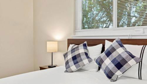 Yellow Stone: Chef's Kitchen, Patio & Location - Foto 4