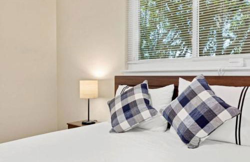 Yellow Stone: Chef's Kitchen, Patio & Location - Foto 4