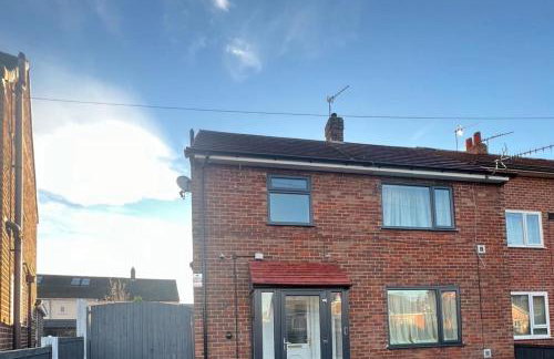 The Place with king beds, Ensuite Bathrooms, Close to Airport and Free Parking - Foto 30