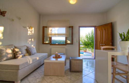 Antigoni Villa, Spacious Nature Retreat with Pool, By ThinkVilla - Foto 28