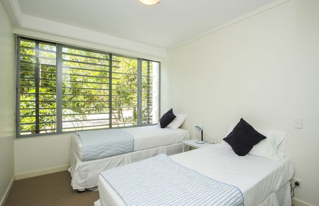 Blue on Blue Apartment 813 - Photo 2