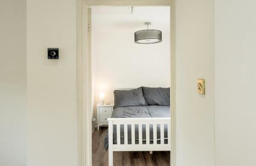 Loughton Hideaway: Cozy 1BD Near Tube & Nature - Foto 7