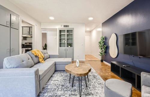 Your Cozy King Suite Getaway - Sleeps 4 - Pool, Prkg - Foto 9