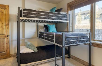 Blue Skies Lakeside Family-friendly Getaway w/ Hot Tub & BBQ - Foto 44