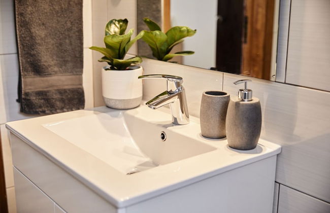 Two Bedroom Self Contained House - Photo 31