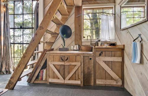 Treetop Hideaways: Luna Loft Treehouse - Foto 8