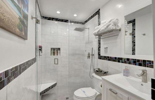 Relaxing Retreat 2BR Oasis with Pool and Outdoor BBQ - Foto 10