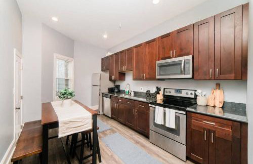 Walkable and Spacious Apt - Parking -- GroupStay - Foto 3