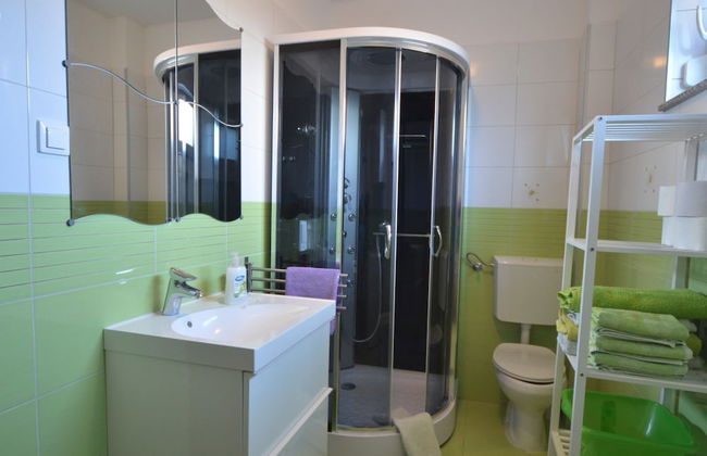 Exquisite Secluded Villa With Pool - Photo 22