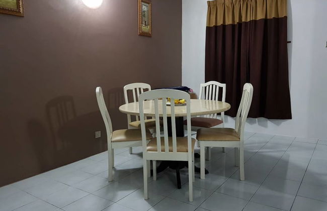 Anjung Apartment 3BR 1 - Photo 6