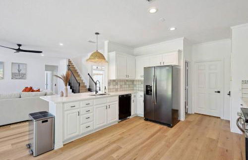 Wellness Oasis 5BR W Pool + Huge Yard + Fire Pit - Foto 49