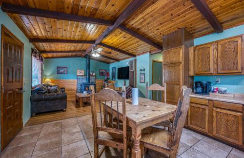 Roadrunner - Cozy Cabin - Whirlpool and Hot Tub - Foto 11