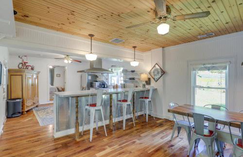 Hot Tub Soaks and Fireside Nights! Marshall Cottage - Foto 9