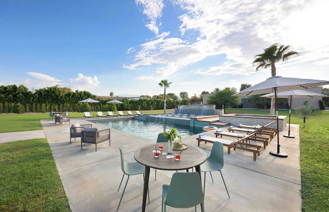 Sleeps 20! Architectural Mansion w/ Pool, Indoor Tennis Court, Game Room Starlight Estate by Avantstay - Foto 43