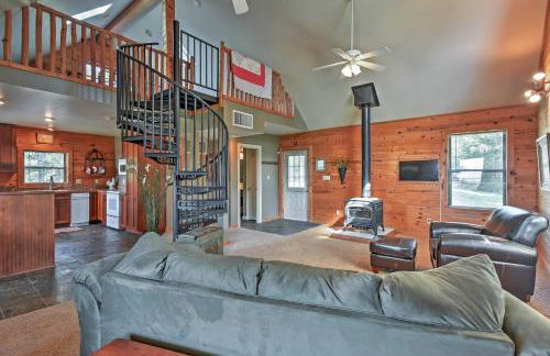 Hillside Cabin on 43 Acres with Private Lake and View! - Foto 4