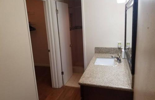 Beautiful Spacious 2 Bedroom, 2 Bathroom Condo - Foto 17