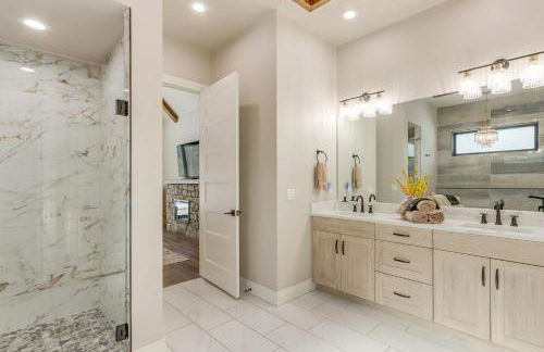 Game Room and Hot Tub! Lakefront Monkey Island Haven - Foto 20