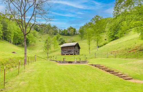 Cozy Mars Hill Farmhouse with Scenic Views - Foto 21