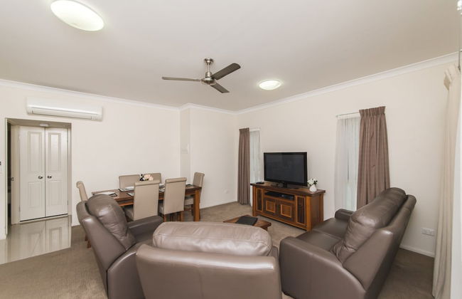 Apartments on Palmer - Photo 11