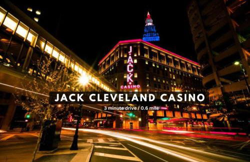 Luxury Condo w/ Lake Views! Center of Downtown - Foto 35