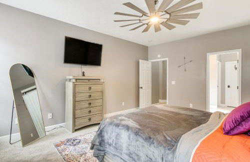 Tee Off in Augusta Masters Retreat with Patio - Foto 11