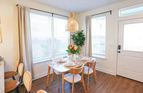 The Botanical Suite Newly Built Upscale Central - Photo 53