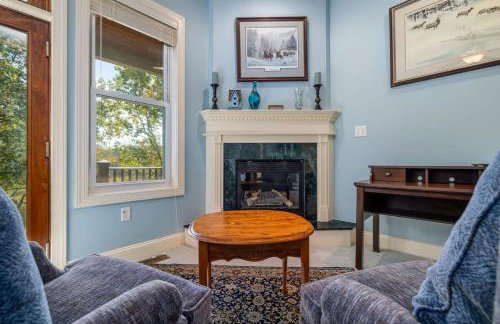 Riverbend Lodge Spacious Riverfront Home with Hot Tub Pool & Mountain view - Foto 29