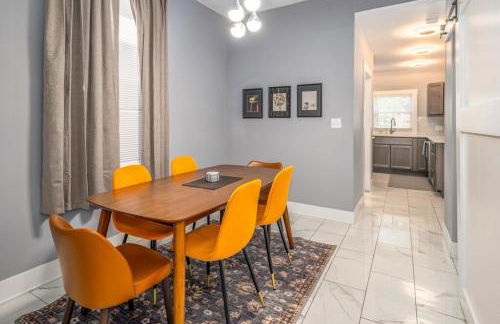 Prime Walnut Hills, 5min to UC, Lux King Beds, Sleep 6ppl, Smart TVs - Foto 3