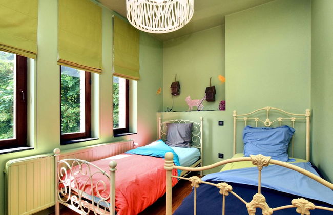 A Beautiful Art Nouveau House With an Enormous Garden - Foto 9