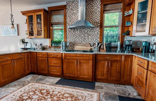 Stunning House with Views of Puget Sound! Ideal for Family Reunions - Photo 24