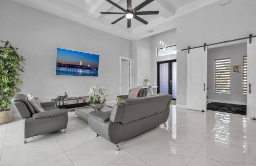 Cape Coral Oasis - Pool & Bintelli Golf Cart - Foto 14