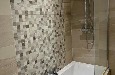 New & Modern 2-Bed Flat in City Centre - Foto 10