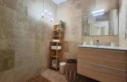 Maison Bali - Jardin, Clim, Parking et Proche Tram - Foto 7