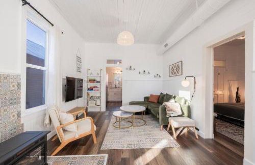 Historic Boho Brothel Lake Retreat Fast Wifi - Foto 9