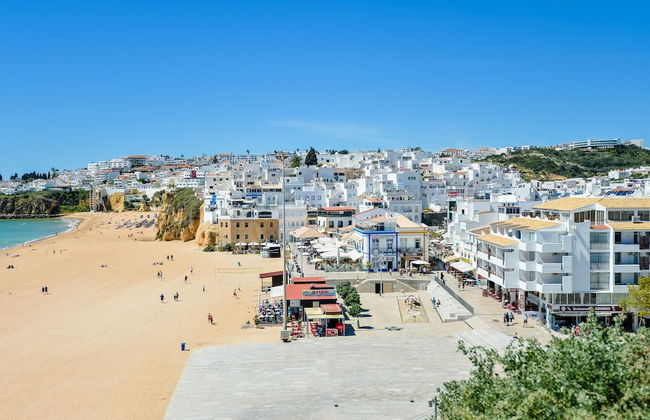 Poolside Apartment with 2 bedrooms, patio and BBQ - Foto 48