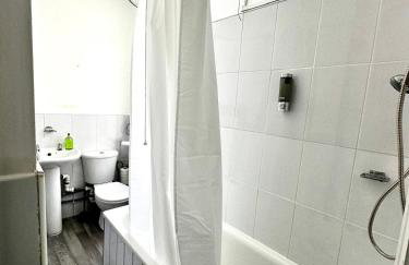 Serviced 4 bed 2 bath Manor Park House - Foto 16