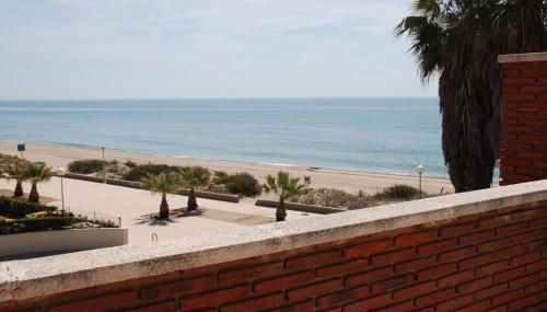 Casa unifamiliar en primera linea de mar - Foto 4