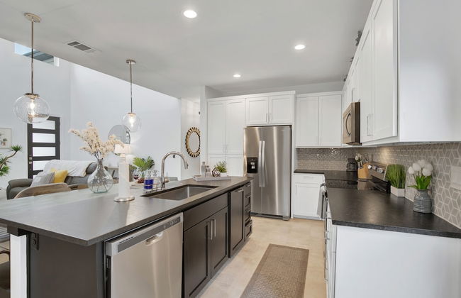 Soaring 2-level Point Venture Home on Lake Travis - Foto 11