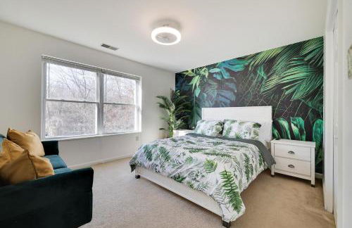 Stunning Poconos Villa- Hot Tub, Pool, Game Room, BBQ & more - Foto 47