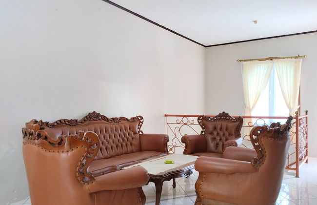 Villa Yustisia Curug 7 Cilember - Foto 32