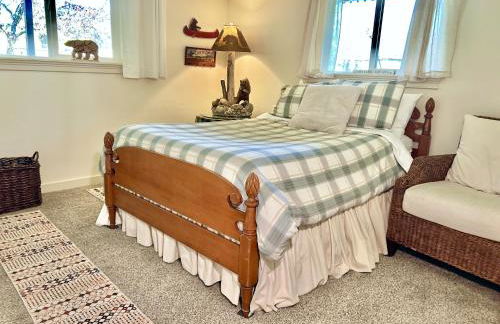 Bigfork Lake Getaway - Photo 16