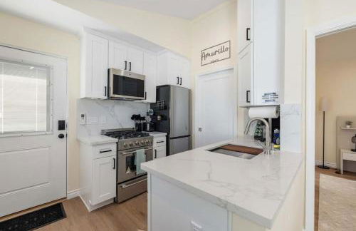 Luxury 1BR Suite Kitchen, Fireplace, Laundry, BBQ - Foto 6