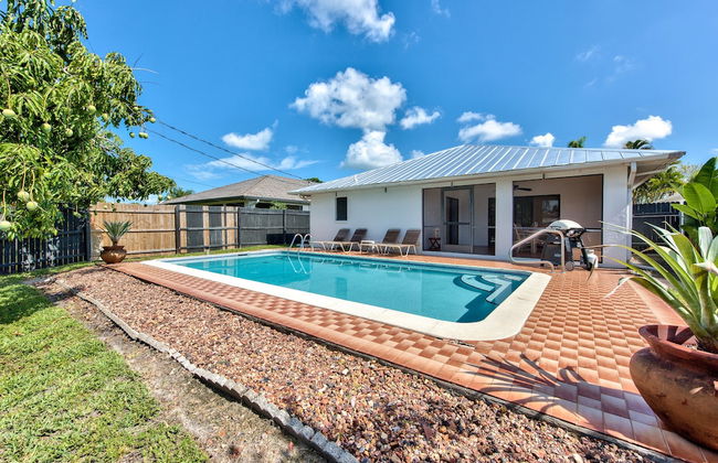 Avanti Vacation Rental, Relaxing 3-BR Retreat with Private Pool Minutes from Vanderbilt Beach and Delnor-Wiggins State Park. Enjoy Southern Exposure, BBQ Area, and Pet-Friendly Comfort - Foto 16