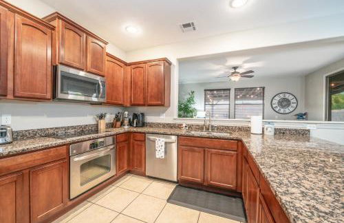 Pool and Patio Family-Friendly Goodyear Home! - Foto 10