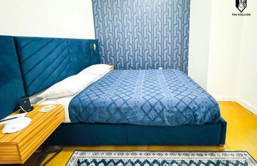 The Stallion #103 - Walk to Attractions - Modern 2BD Loft in Downtown with Patio - Foto 13