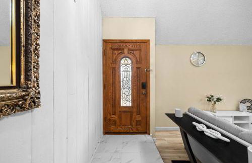 Mira Mesa Family Retreat 4BR with Balcony and Firepit - Photo 34